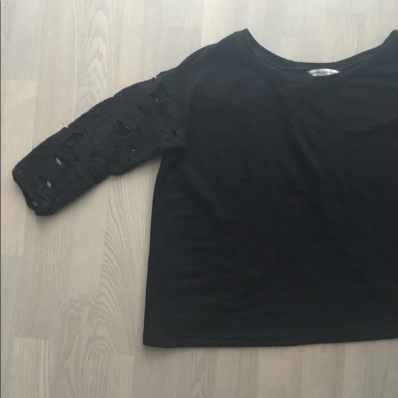 American Eagle Split-Back Lace Detail Sleeves Jersey Long Sleeves Black Top - Picture 5 of 9